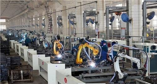 富士康开启熄灯工厂时代 机器人引领智能化转型与推广